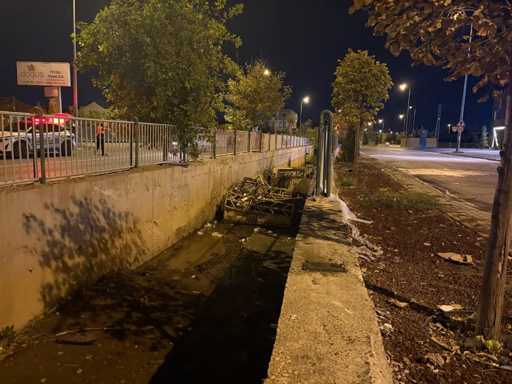 Kamyonet kanala uçtu: 1’i ağır 2 yaralı