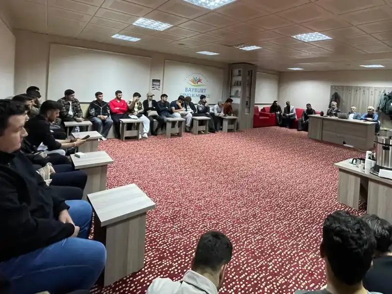 Bayburt’ta üniversite öğrencilerine Doğu Türkistan’daki zulüm anlatıldı
