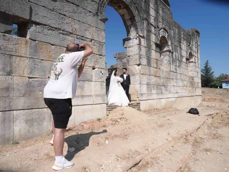 Konuralp Antik Tiyatro gelin ve damatların mekanı oldu
