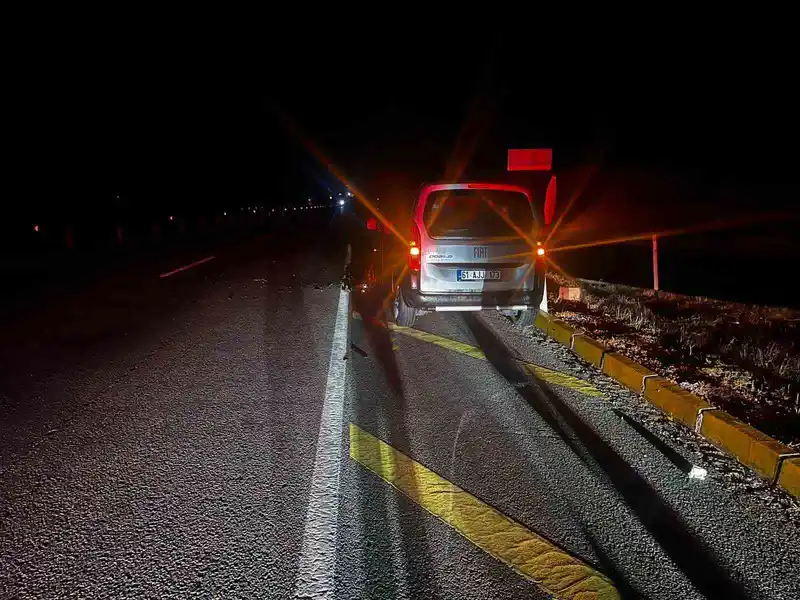 Tırla hafif ticari aracın çarpıştığı kazada 2 kişi yaralandı
