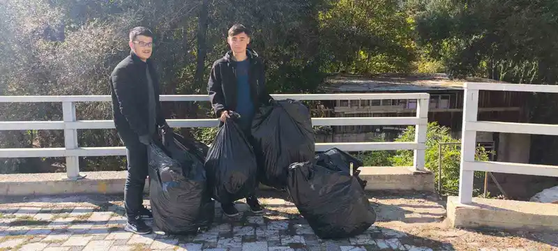 Gümüşhane’de üniversite öğrencileri Harşit Çayı’nı çöplerden arındırdı
