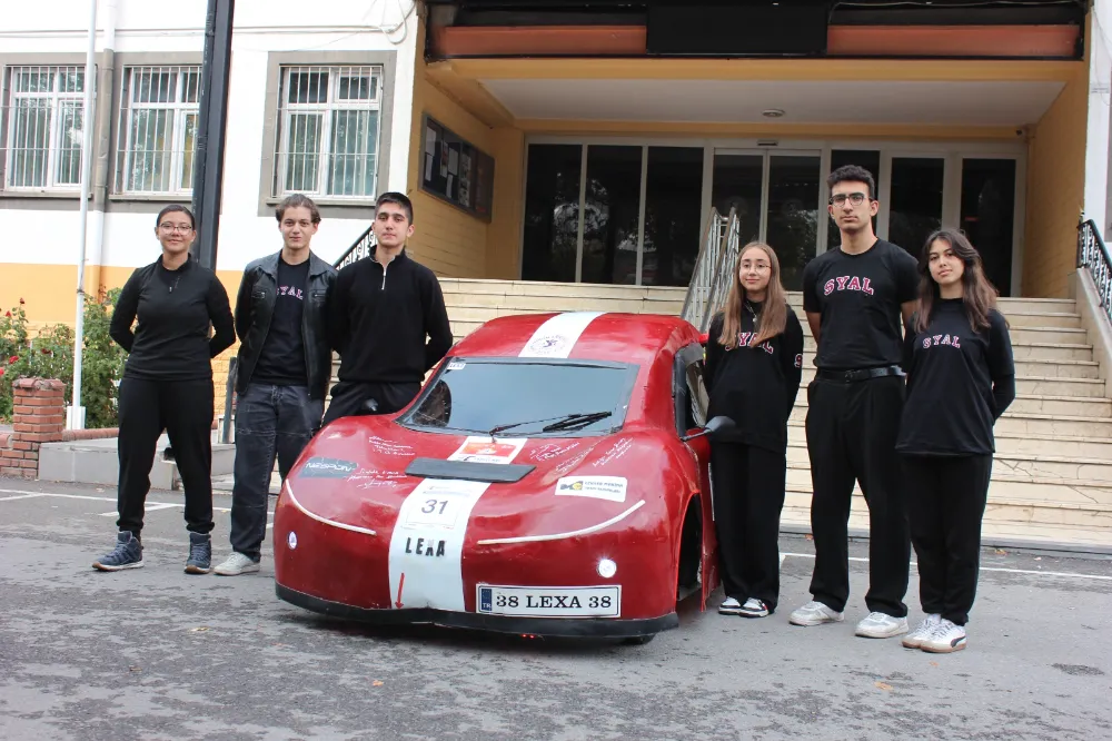 Lise öğrencilerinin elektrikli aracına ‘yerlilik’ ödülü