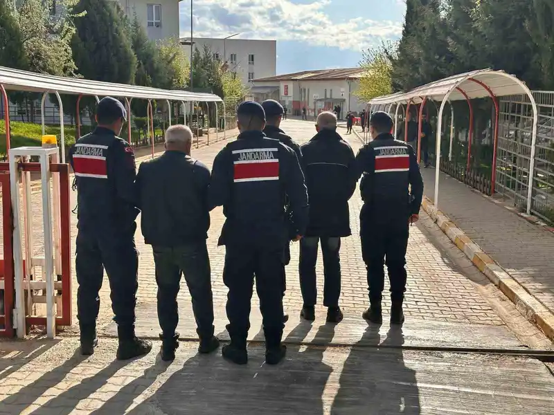 Husumetlilerini bıçakla yaralayan 3 şahsı jandarma yakaladı
