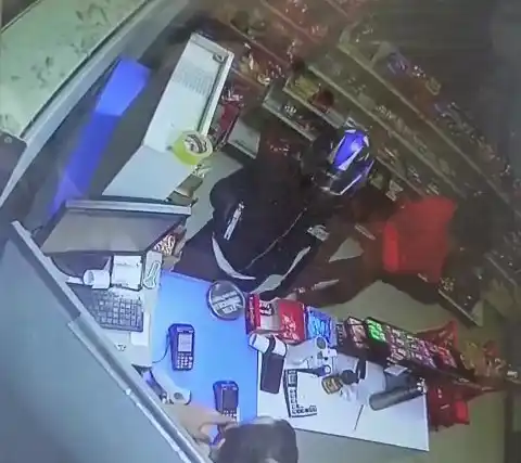 Petrol istasyonunda silahlı soygun
