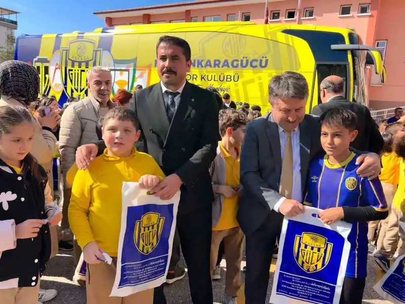 MKE Ankaragücü yöneticileri ve sporcuları öğrencilerle bir araya geldi
