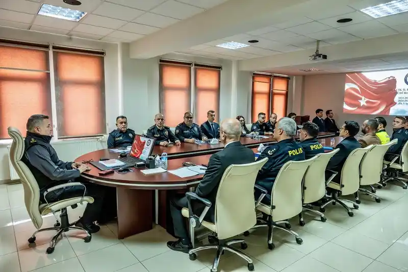Bilecik emniyeti haftalık operasyon planlarını gözden geçirdi
