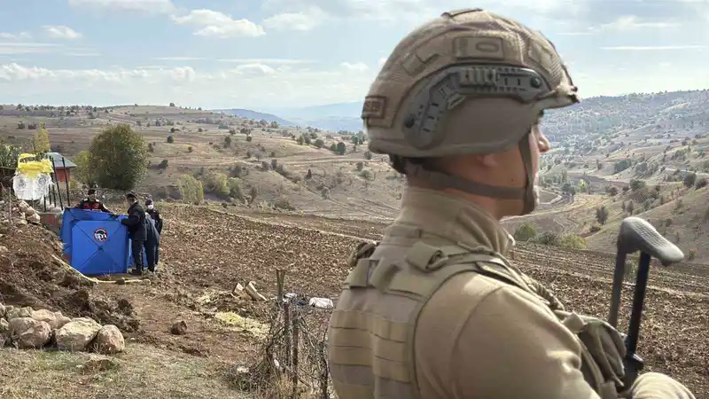 Jandarmanın teslim ol çağrısına ateşle karşılık veren katil zanlısı vurularak etkisiz hale getirildi
