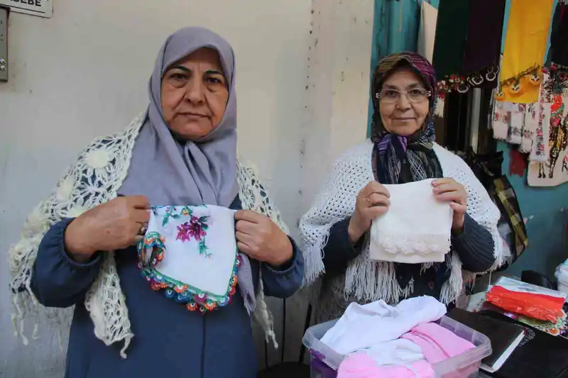 Bir zamanlar televizyon ve koltuk dekoruydu, şimdi pazarda alıcısını bekliyor
