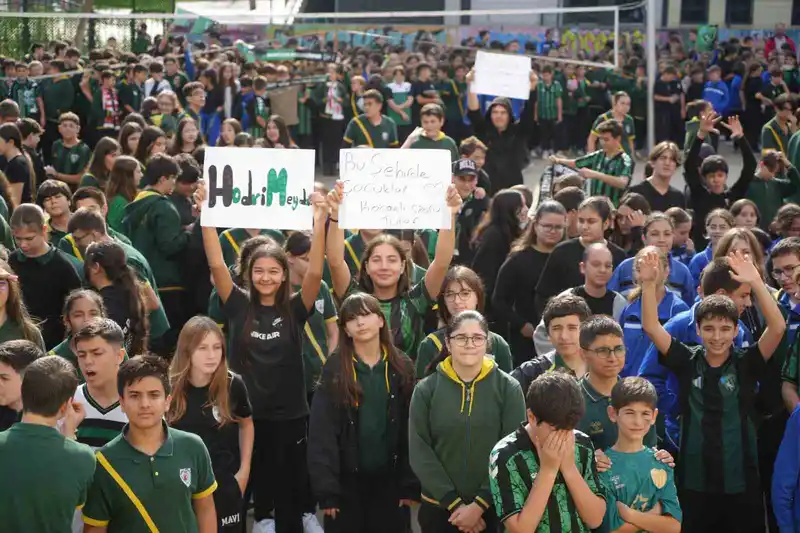 Öğrenciler, Kocaelisporlu futbolculara enerji verdi
