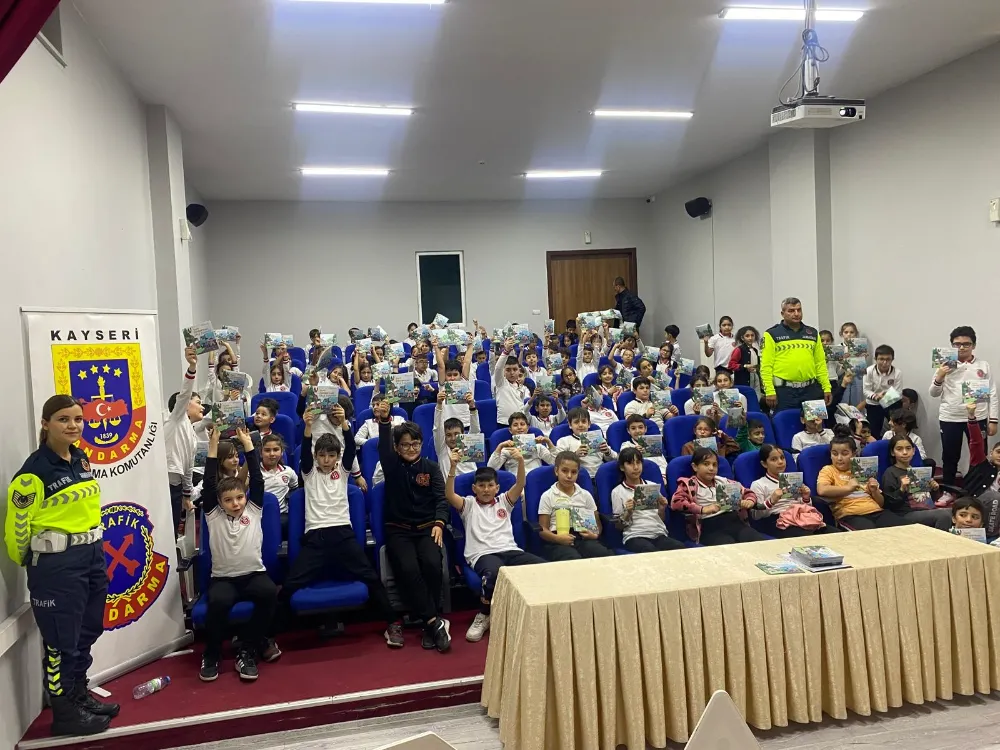 Jandarma 142 öğrenciye trafiği anlattı
