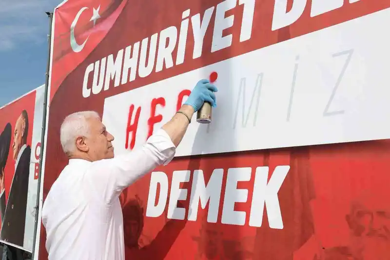 ’Cumhuriyet demek’ kampanyası büyük ilgi gördü
