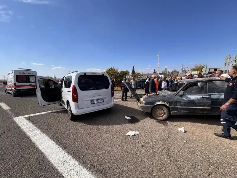 Cenaze yolunda kaza: 3 yaralı
