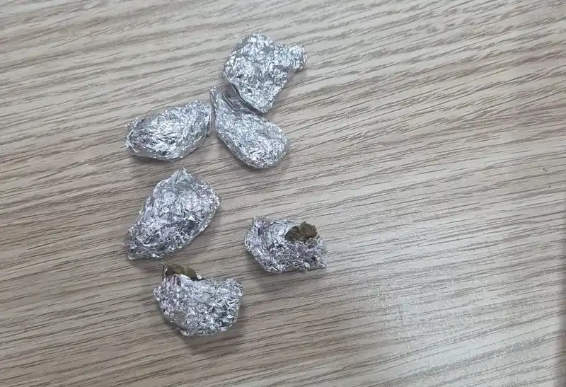 Polis şüphelendi, çocukların üzerinden uyuşturucu çıktı
