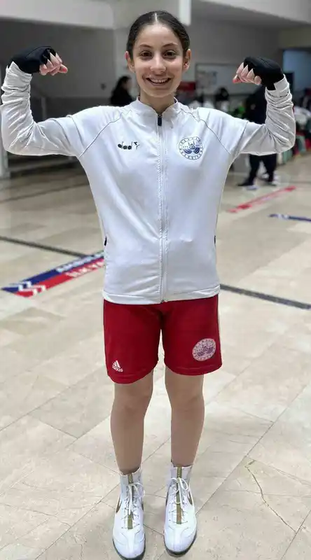 Elazığ Belediyespor boksörü Elif Naz, milli takım kampında
