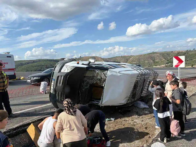 Osmaniye’de yolcu minibüsü şarampole devrildi: 13 Yaralı
