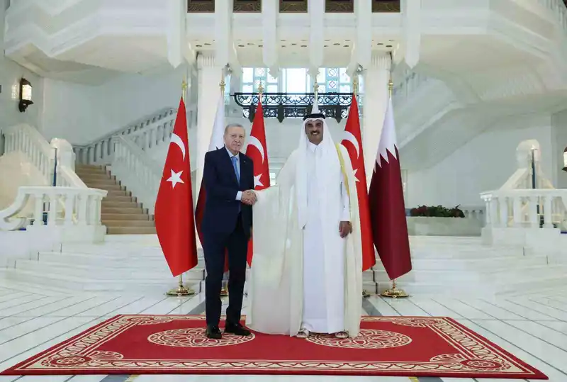 Cumhurbaşkanı Erdoğan, Katar’da resmi törenle karşılandı
