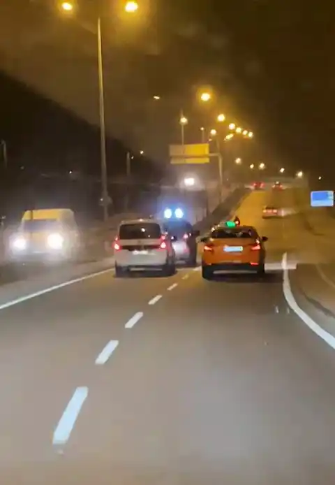 Arnavutköy’de trafikte tehlikeli anlar görüntülendi
