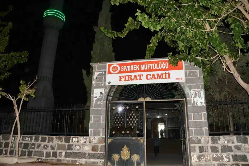 Cami bahçesinde gömülü yeni doğmuş bebek cesedi bulundu
