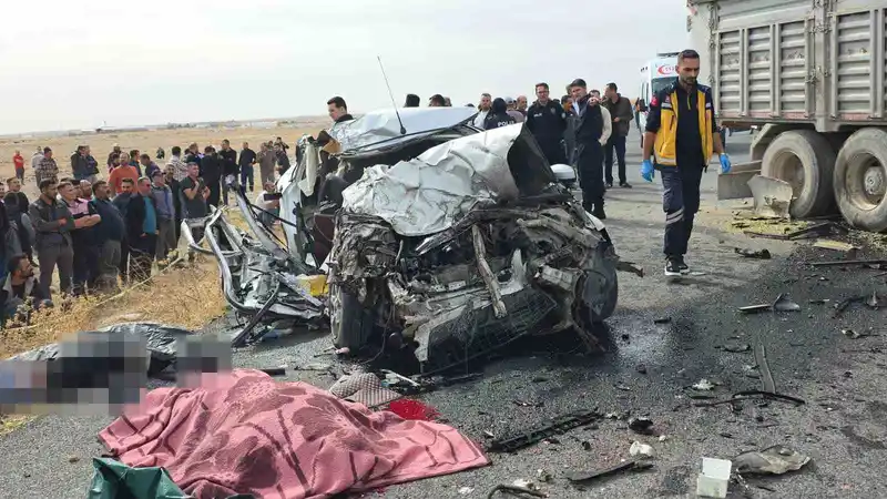 Aksaray’da kamyon ile otomobil çarpıştı: 3 kardeş öldü
