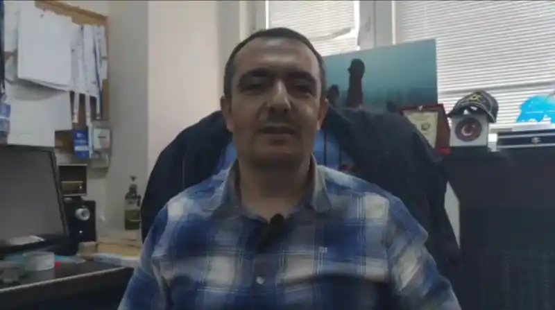 Van Gölü kıyısında yosun tabakası oluştu
