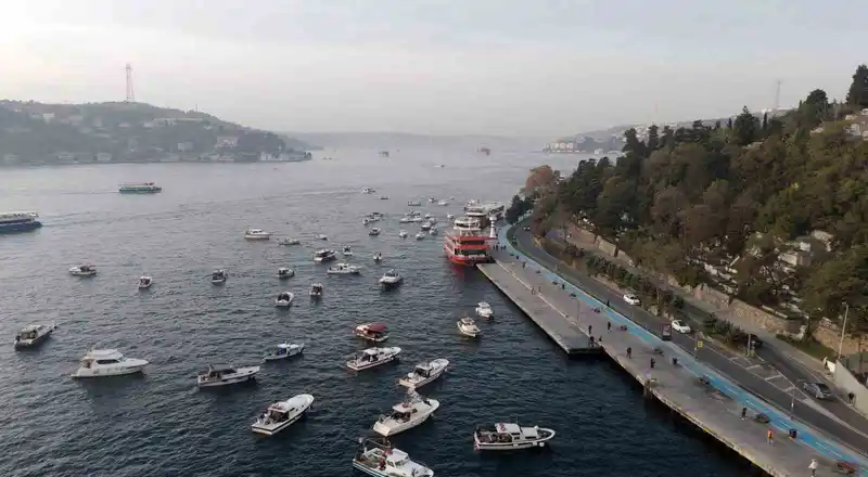 Sarıyer’de teknelerle balık avı eşsiz Boğaz manzarasıyla birleşti
