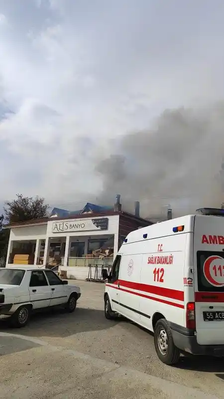 Samsun’da mobilya dükkanında yangın
