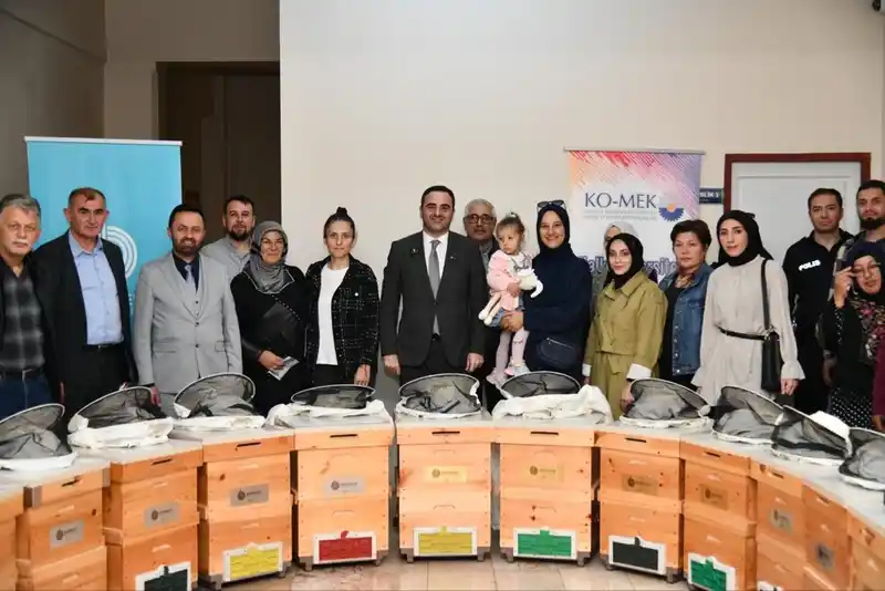 Arıcılık kursiyerlerine malzeme desteği
