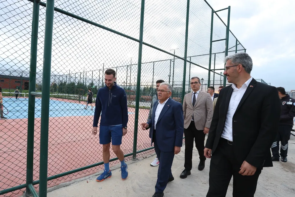 Başkan Büyükkılıç’tan yeni balon tenis kortlarına inceleme