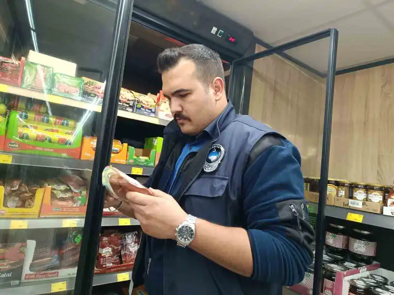 Sandıklı’da zincir marketlere yönelik denetim
