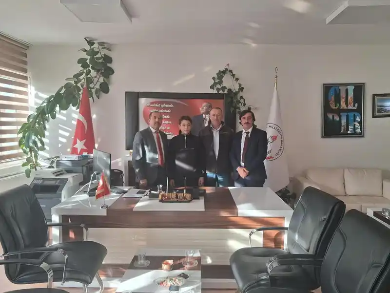 Başarılı öğrenciler ödüllendirildi
