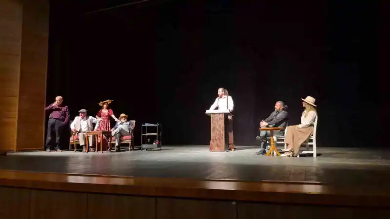 Düzceli tiyatrocular uzun yıllar sonra bu oyun ile sahneye çıktı
