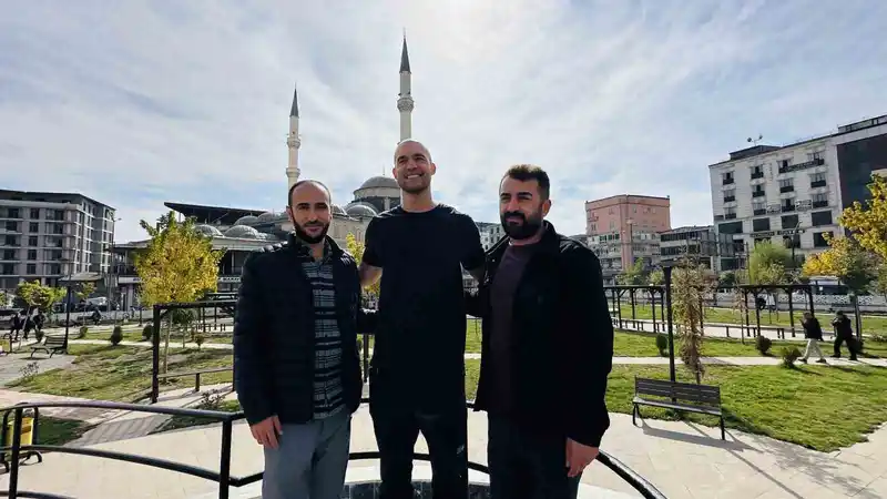 35 ülke gezen Amerikalı Yüksekova’ya ulaştı
