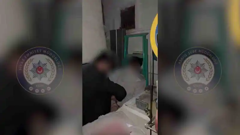 Sivas’ta aranan şahıs gizli bölmede yakalandı
