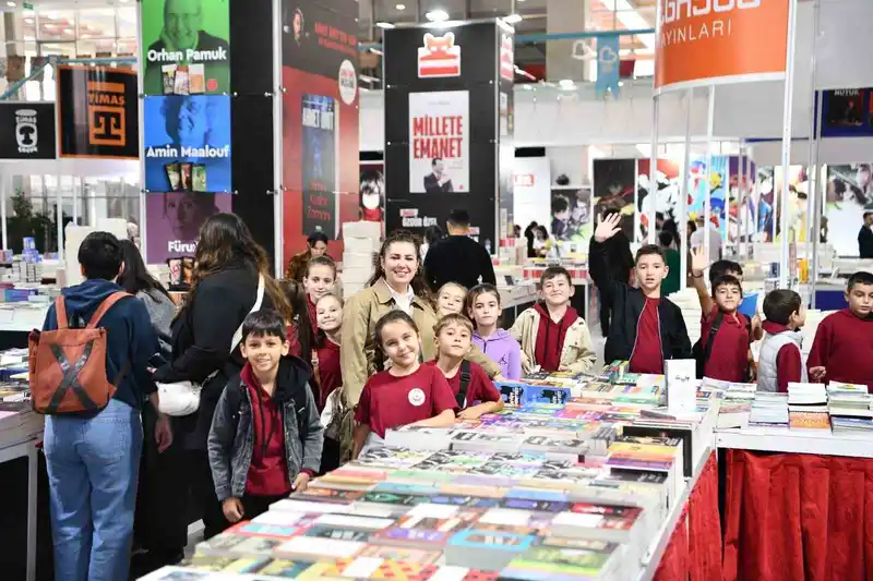 Öğrencilerden Kitap fuarına tam not
