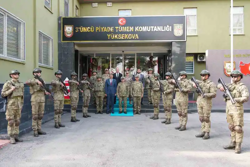 Kara Kuvvetleri Komutanı Orgeneral Metin Tokel Hakkari’de
