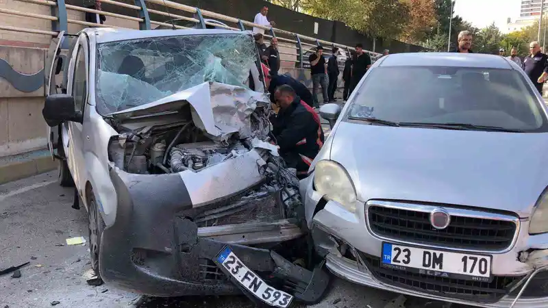 Elazığ’da zincirleme trafik kazası: 5 yaralı
