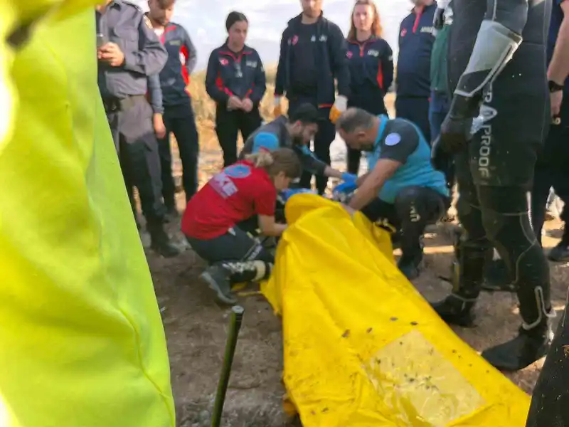 Foça’da selde kaybolan yaşlı adamın cenazesine ulaşıldı
