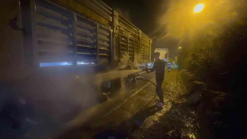 Zonguldak’ta tırın lastikleri alev aldı, zincirleme kaza yaşandı
