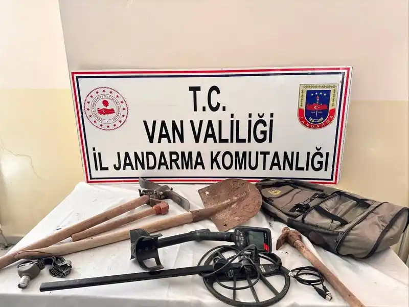 Van’da kaçak kazı yapan 2 kişiye adli işlem yapıldı
