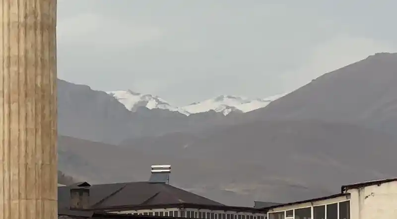 Yüksekova Mor Dağı’nın zirvesi beyaza büründü
