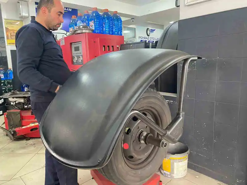 Kış lastiği zorunluluğu 15 Kasım’da başlıyor: Sürücüler lastik takmak için kar yağmasını beklememeli
