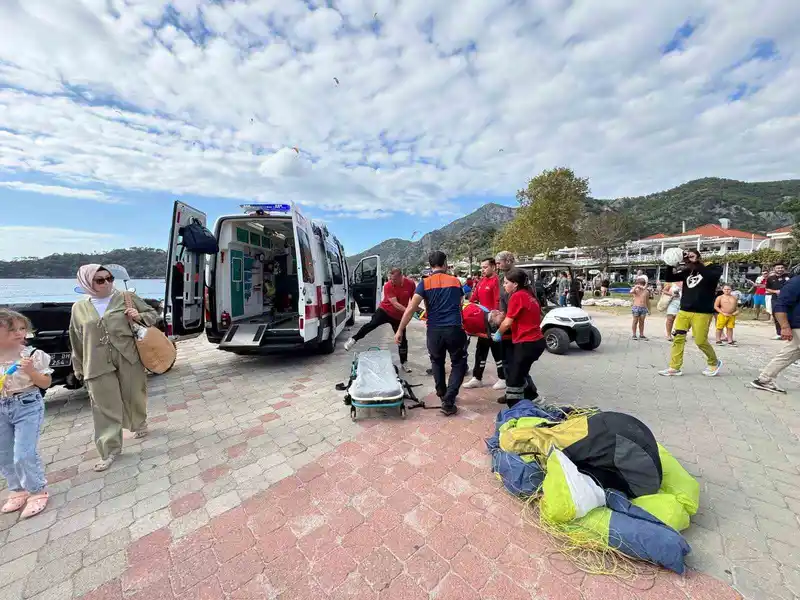 Fethiye’de yamaç paraşütleri havada çarpıştı: 3 yaralı
