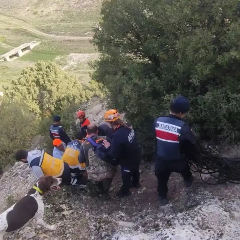 Uşak’ta dere yatağına düşen avcı yaralandı
