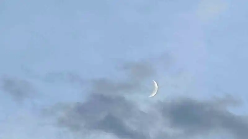 Van’da hilal kartpostallık görüntüler oluşturdu
