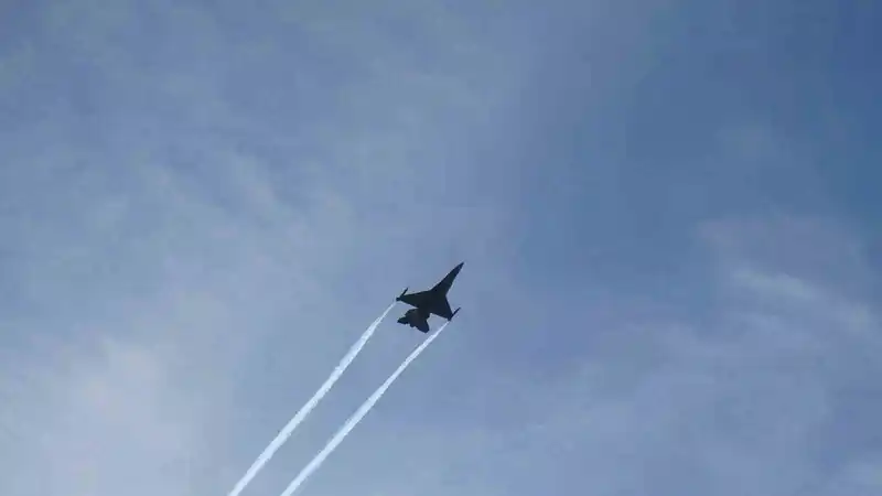 SOLOTÜRK, Anıtkabir semalarında çevre tanıma uçuşunu icra etti
