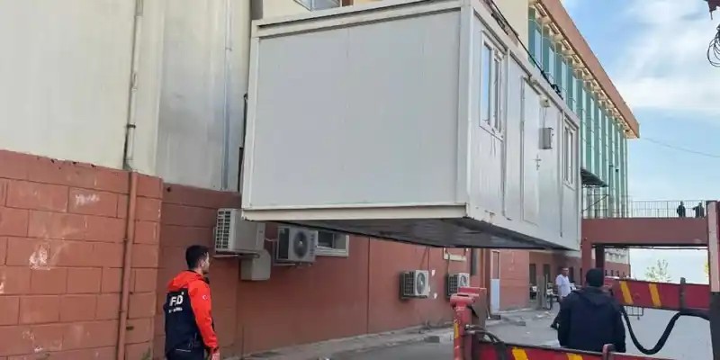 AFAD, Şırnak Devlet Hastanesine 10 yaşam konteyneri desteğinde bulundu
