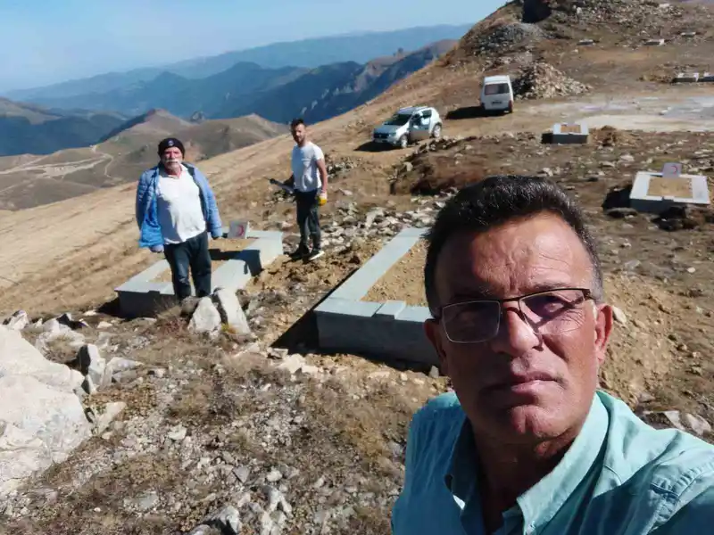 Bir asır sonra aynı ruhla: Şehitlik için el ele verdiler
