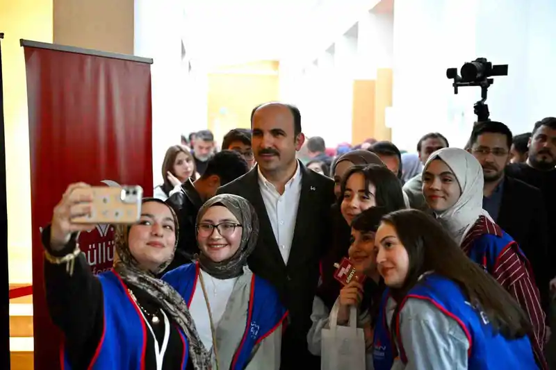 Başkan Altay, LİMAN Gönüllüleri Platformu üyesi gençlerle buluştu:
