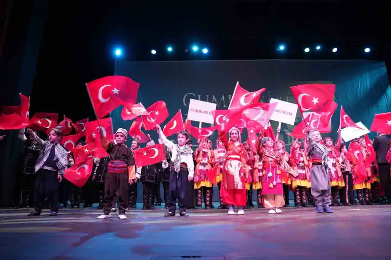 Şehitkamil’de 29 Ekim coşkusu Cumhuriyet dansı ile taçlandı

