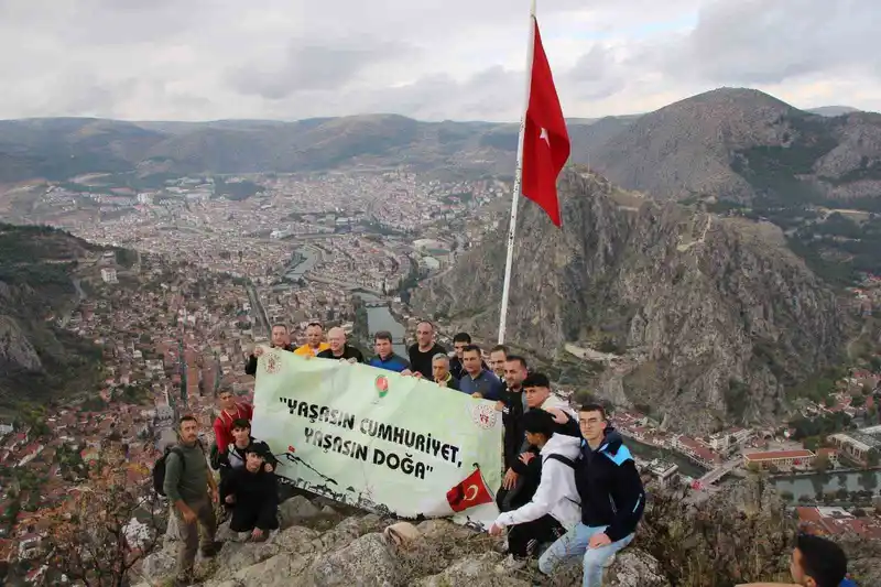 Amasya’nın zirvesinde ‘Cumhuriyet doğa yürüyüşü’
